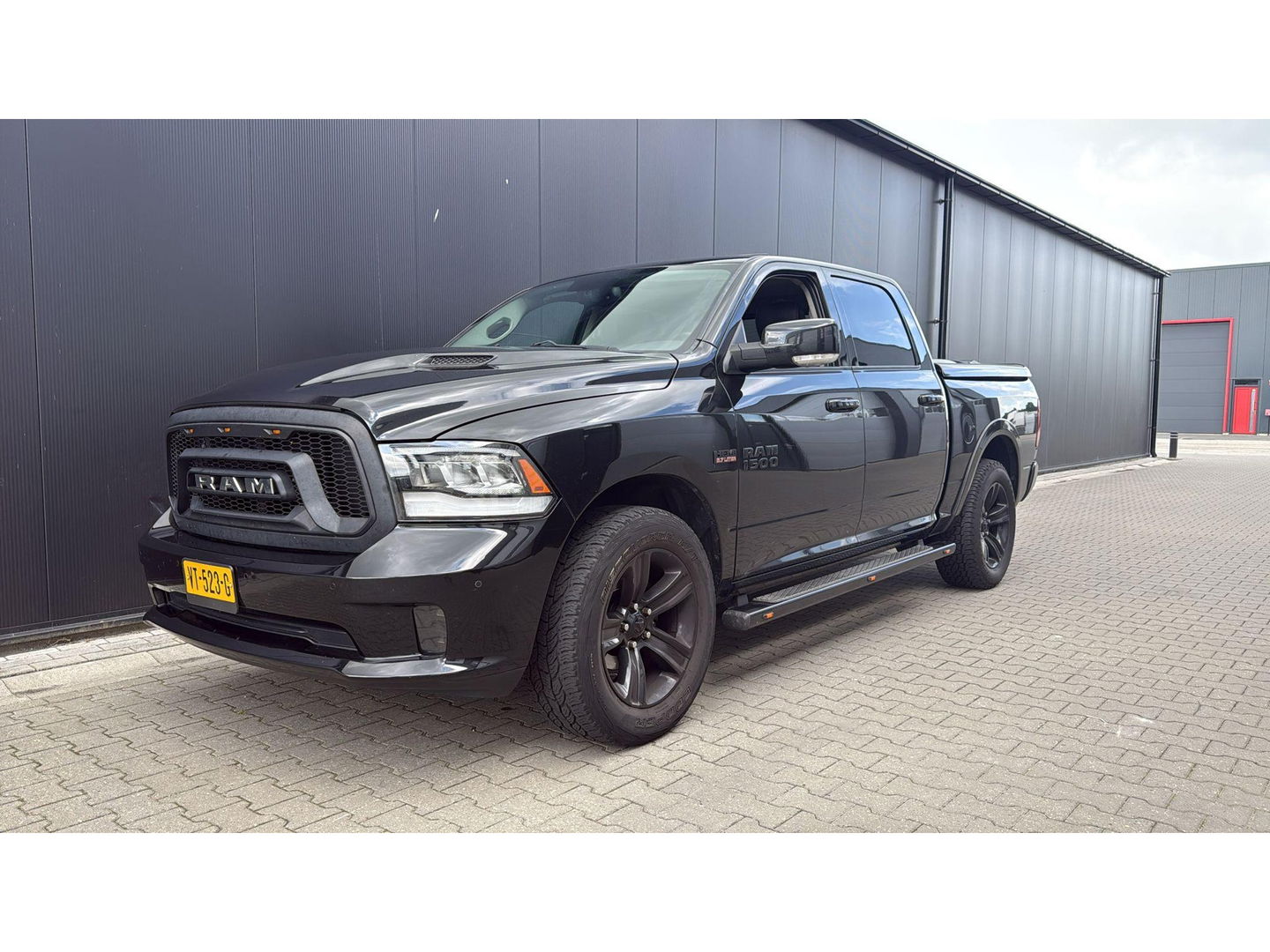 Dodge Ram 1500 5.7 V8 Crew Cab 5'7 4WD LPG Blackout