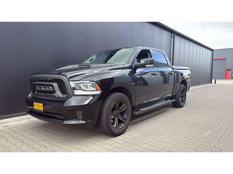 Dodge Ram 1500 5.7 V8 Crew Cab 5'7 4WD LPG Blackout