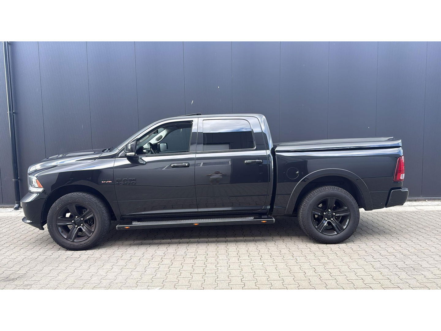 Dodge Ram 1500 5.7 V8 Crew Cab 5'7 4WD LPG Blackout