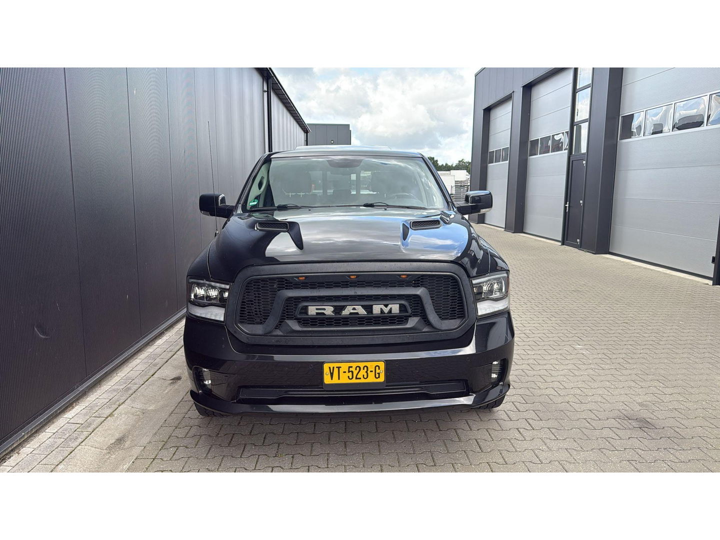 Dodge Ram 1500 5.7 V8 Crew Cab 5'7 4WD LPG Blackout