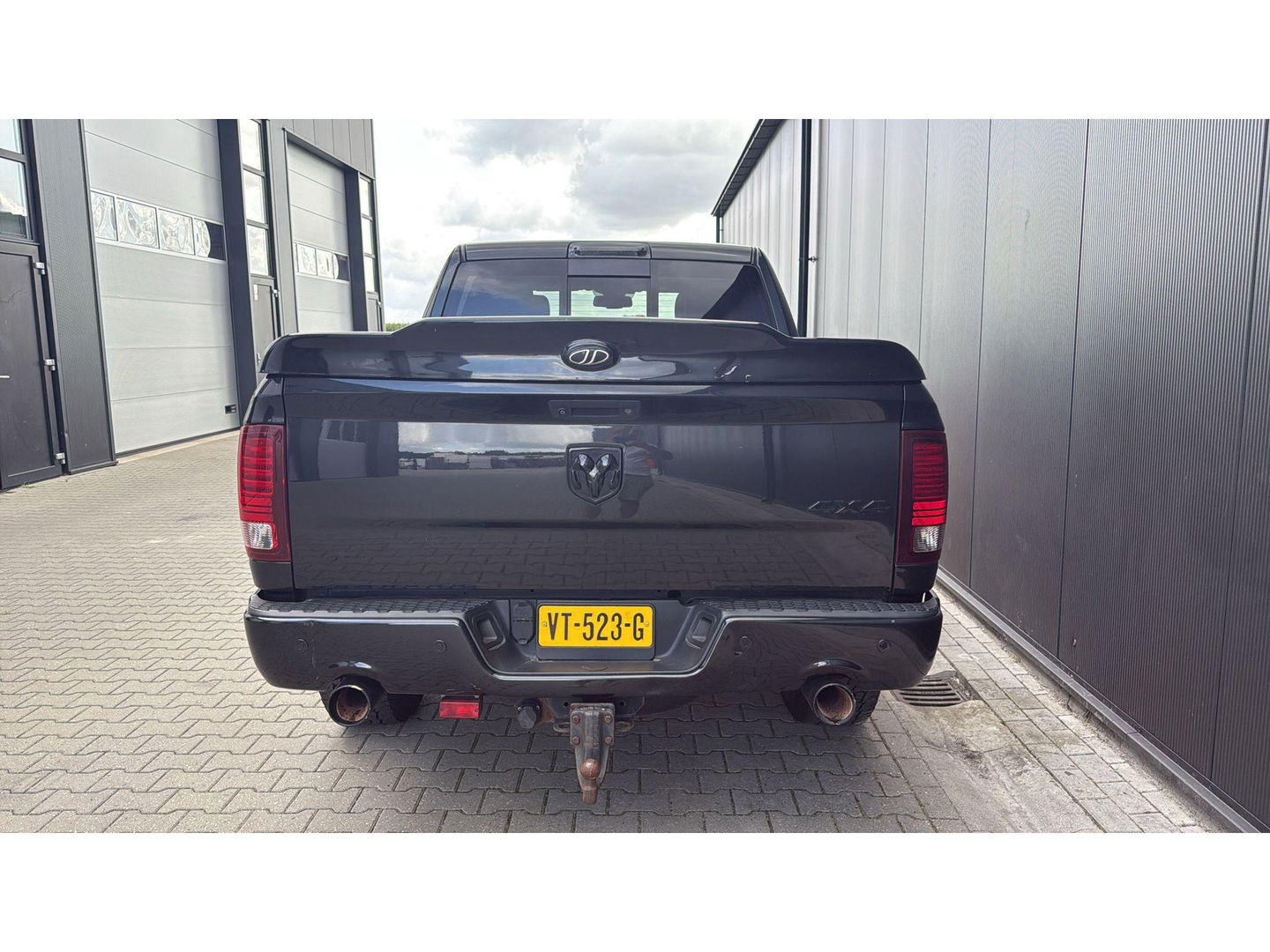 Dodge Ram 1500 5.7 V8 Crew Cab 5'7 4WD LPG Blackout
