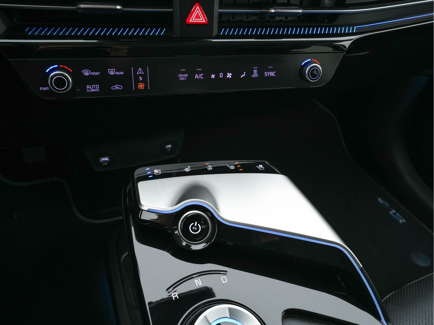 Kia Ev6 Plus 77.4 kWh [ 3-Fase ] (INCL-BTW) *LUXURY-LEATHER | ADAPT-CRUISE | WIDE-SCREEN-DIGI-COCKPIT | MERIDIAN-AUDIO | MEMORY-PACK | FULL-LED | KEYLESS | CAMERA | DAB | BLIND-SPOT | NAVI-FULLMAP | 19''ALU*