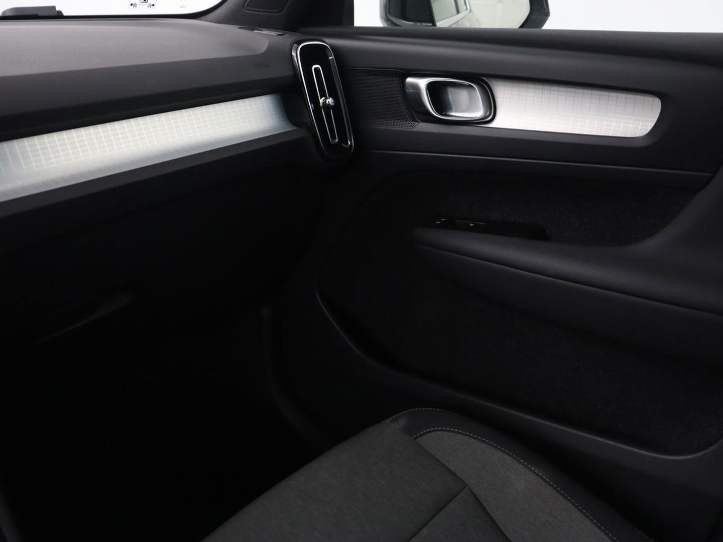 Volvo XC40 1.5 T4 Recharge Inscription Expression | Camera | Carplay | Navigatie | Keyless | Full LED | Climate control | Verwarmde voorruit | Cruise control | PHEV