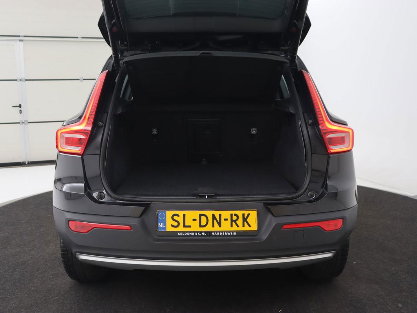 Volvo XC40 1.5 T4 Recharge Inscription Expression | Camera | Carplay | Navigatie | Keyless | Full LED | Climate control | Verwarmde voorruit | Cruise control | PHEV