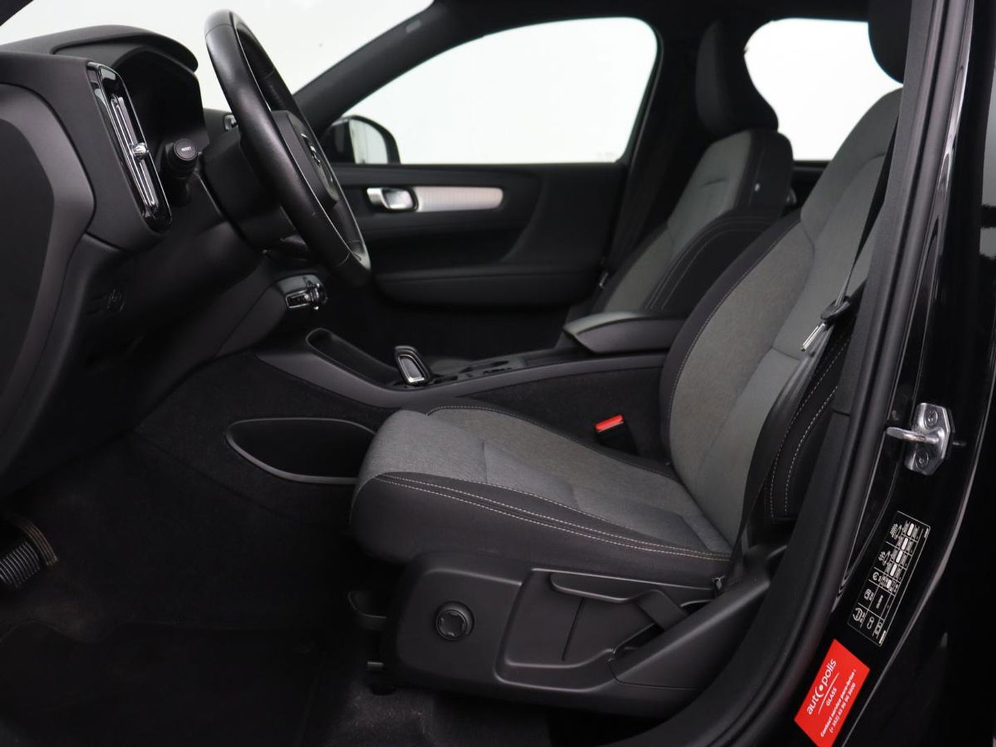 Volvo XC40 1.5 T4 Recharge Inscription Expression | Camera | Carplay | Navigatie | Keyless | Full LED | Climate control | Verwarmde voorruit | Cruise control | PHEV