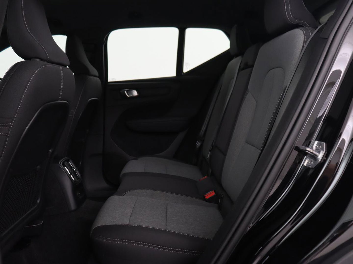 Volvo XC40 1.5 T4 Recharge Inscription Expression | Camera | Carplay | Navigatie | Keyless | Full LED | Climate control | Verwarmde voorruit | Cruise control | PHEV