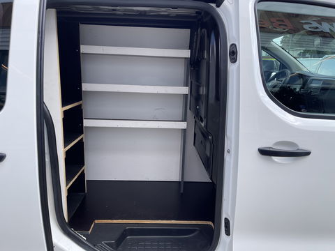 Peugeot Expert 226C 1.6 BlueHDI 95 Pro automaat / vaste prijs rijklaar € 10.950 ex btw / lease vanaf € 242 / airco / cruise / trekhaak / parkeersensoren achter / euro 6