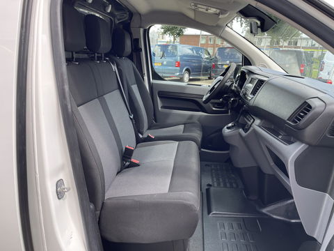Peugeot Expert 226C 1.6 BlueHDI 95 Pro automaat / vaste prijs rijklaar € 10.950 ex btw / lease vanaf € 242 / airco / cruise / trekhaak / parkeersensoren achter / euro 6