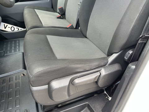 Peugeot Expert 226C 1.6 BlueHDI 95 Pro automaat / vaste prijs rijklaar € 10.950 ex btw / lease vanaf € 242 / airco / cruise / trekhaak / parkeersensoren achter / euro 6