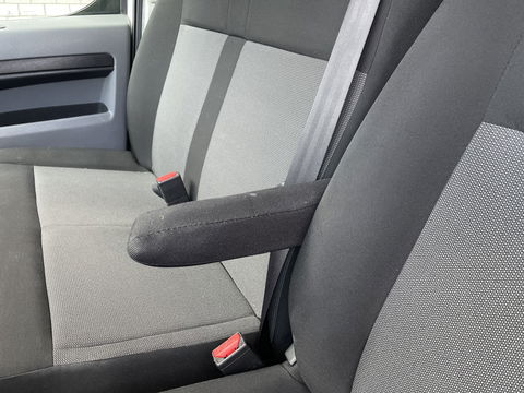 Peugeot Expert 226C 1.6 BlueHDI 95 Pro automaat / vaste prijs rijklaar € 10.950 ex btw / lease vanaf € 242 / airco / cruise / trekhaak / parkeersensoren achter / euro 6