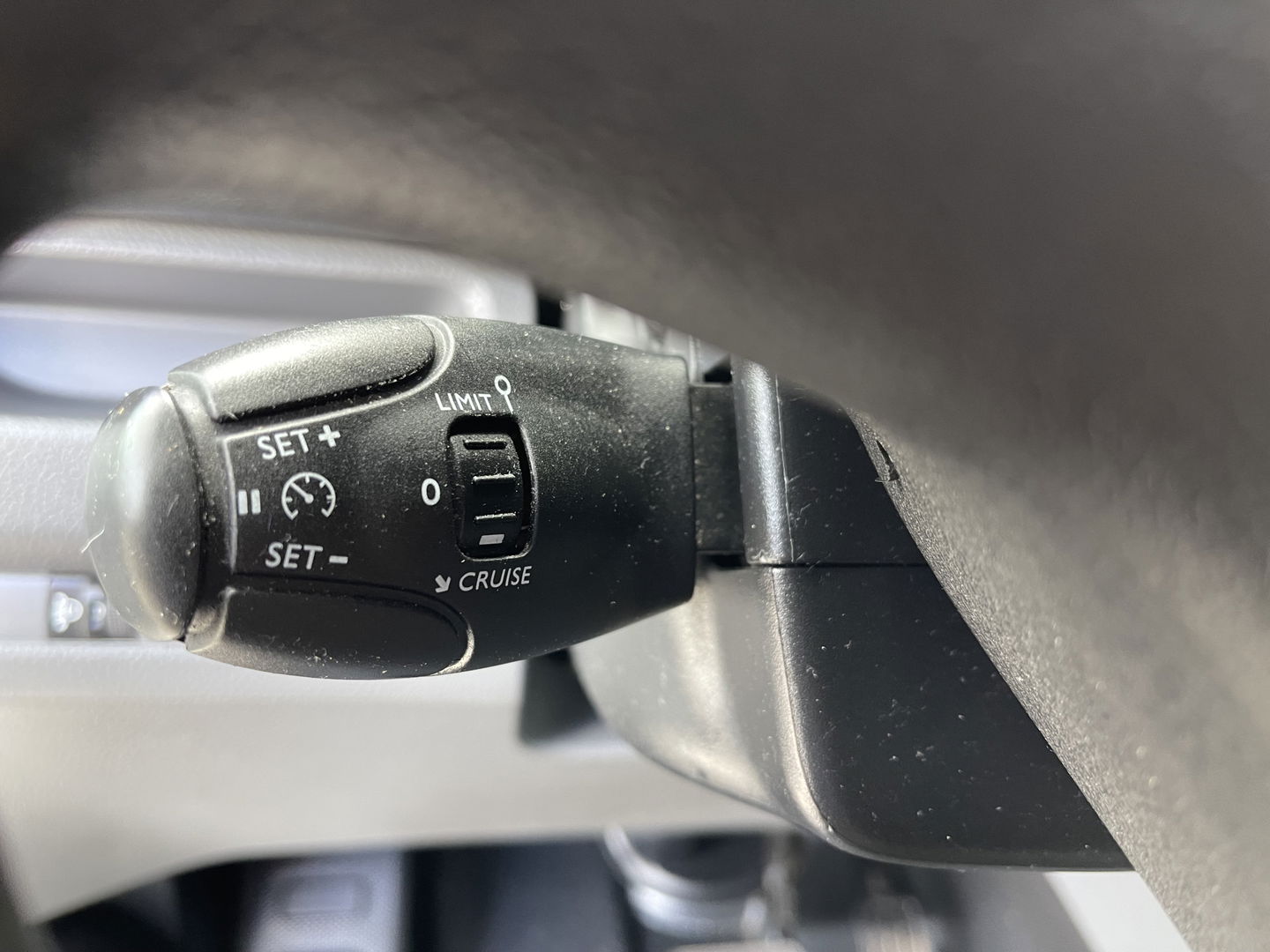 Peugeot Expert 226C 1.6 BlueHDI 95 Pro automaat / vaste prijs rijklaar € 10.950 ex btw / lease vanaf € 242 / airco / cruise / trekhaak / parkeersensoren achter / euro 6