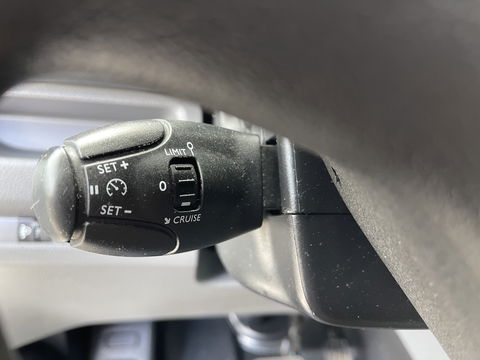 Peugeot Expert 226C 1.6 BlueHDI 95 Pro automaat / vaste prijs rijklaar € 10.950 ex btw / lease vanaf € 242 / airco / cruise / trekhaak / parkeersensoren achter / euro 6