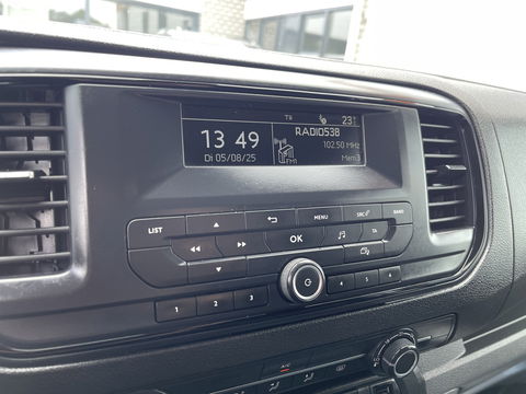 Peugeot Expert 226C 1.6 BlueHDI 95 Pro automaat / vaste prijs rijklaar € 10.950 ex btw / lease vanaf € 242 / airco / cruise / trekhaak / parkeersensoren achter / euro 6