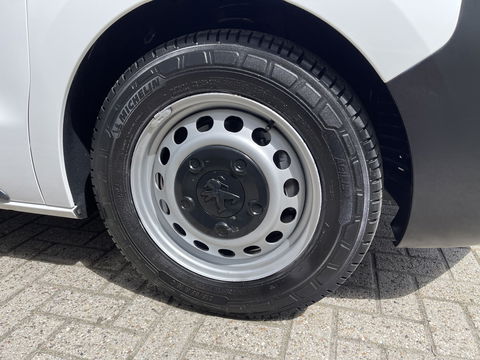 Peugeot Expert 226C 1.6 BlueHDI 95 Pro automaat / vaste prijs rijklaar € 10.950 ex btw / lease vanaf € 242 / airco / cruise / trekhaak / parkeersensoren achter / euro 6
