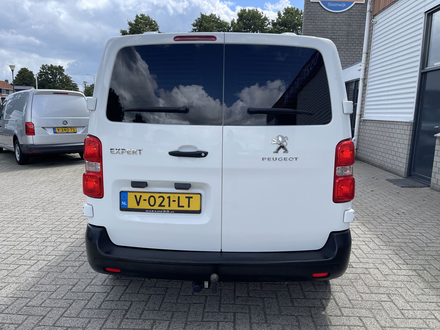 Peugeot Expert 226C 1.6 BlueHDI 95 Pro automaat / vaste prijs rijklaar € 10.950 ex btw / lease vanaf € 242 / airco / cruise / trekhaak / parkeersensoren achter / euro 6