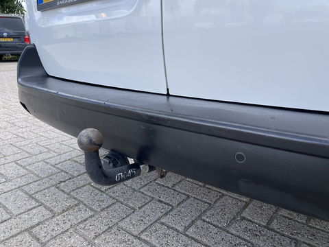 Peugeot Expert 226C 1.6 BlueHDI 95 Pro automaat / vaste prijs rijklaar € 10.950 ex btw / lease vanaf € 242 / airco / cruise / trekhaak / parkeersensoren achter / euro 6