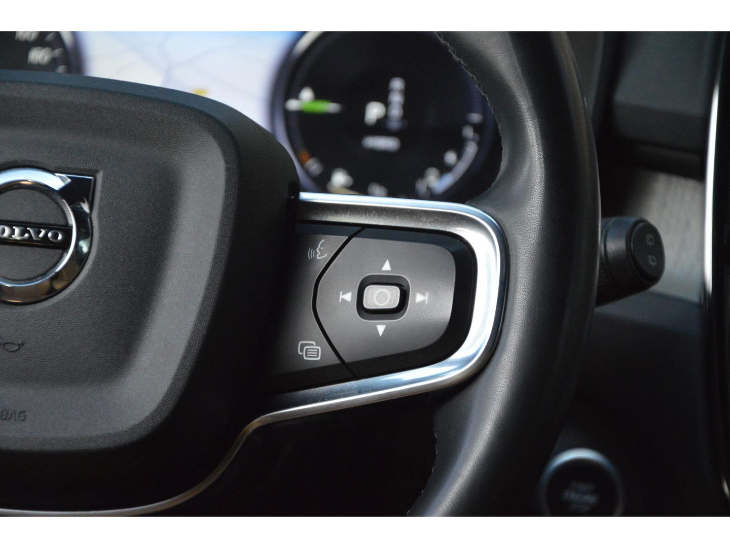 Volvo XC40 T4 Hybride Inscription | Apple CarPlay | Parkeersensoren | Cruise Control | Leer |