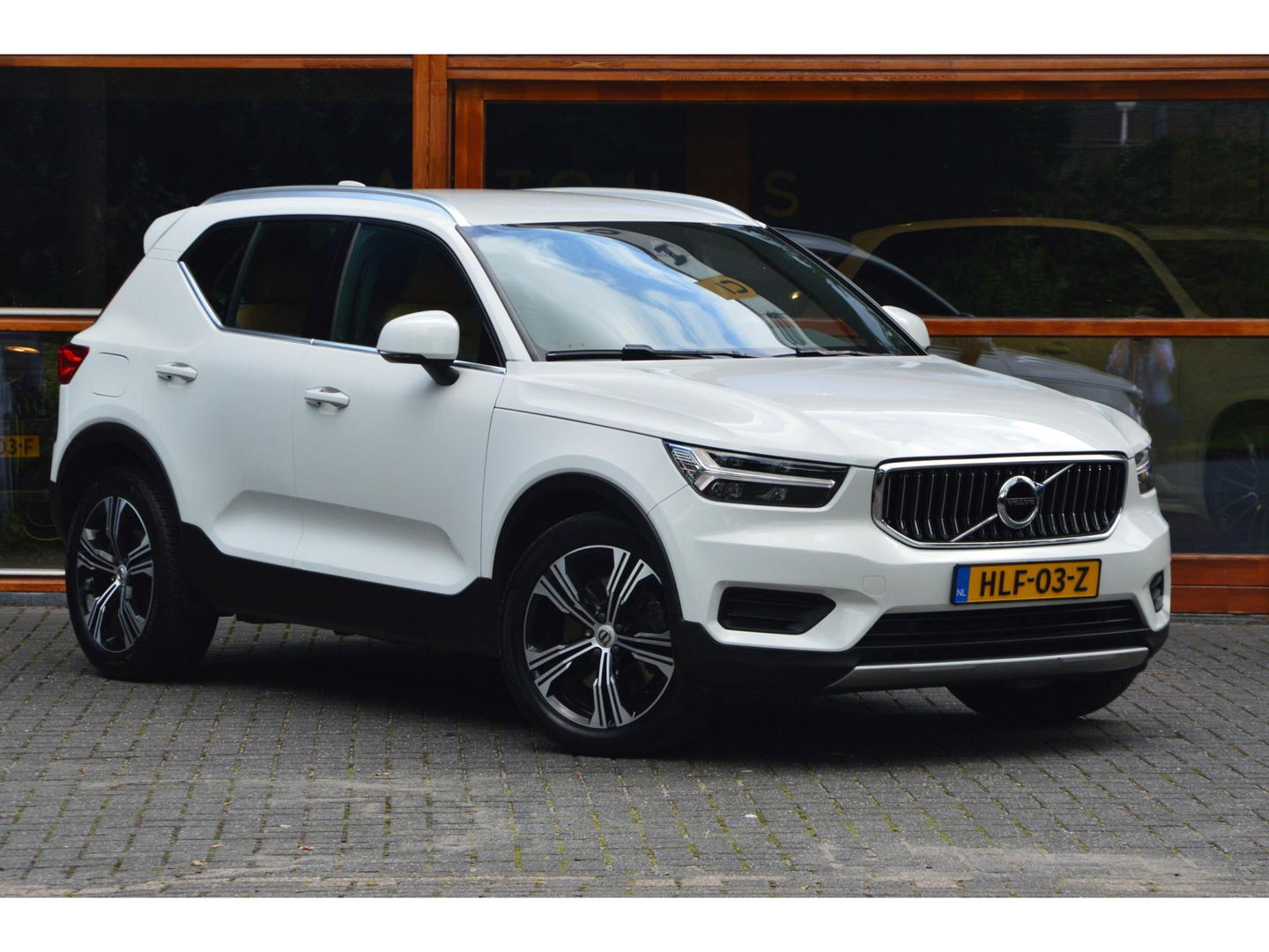 Volvo XC40 T4 Hybride Inscription | Apple CarPlay | Parkeersensoren | Cruise Control | Leer |