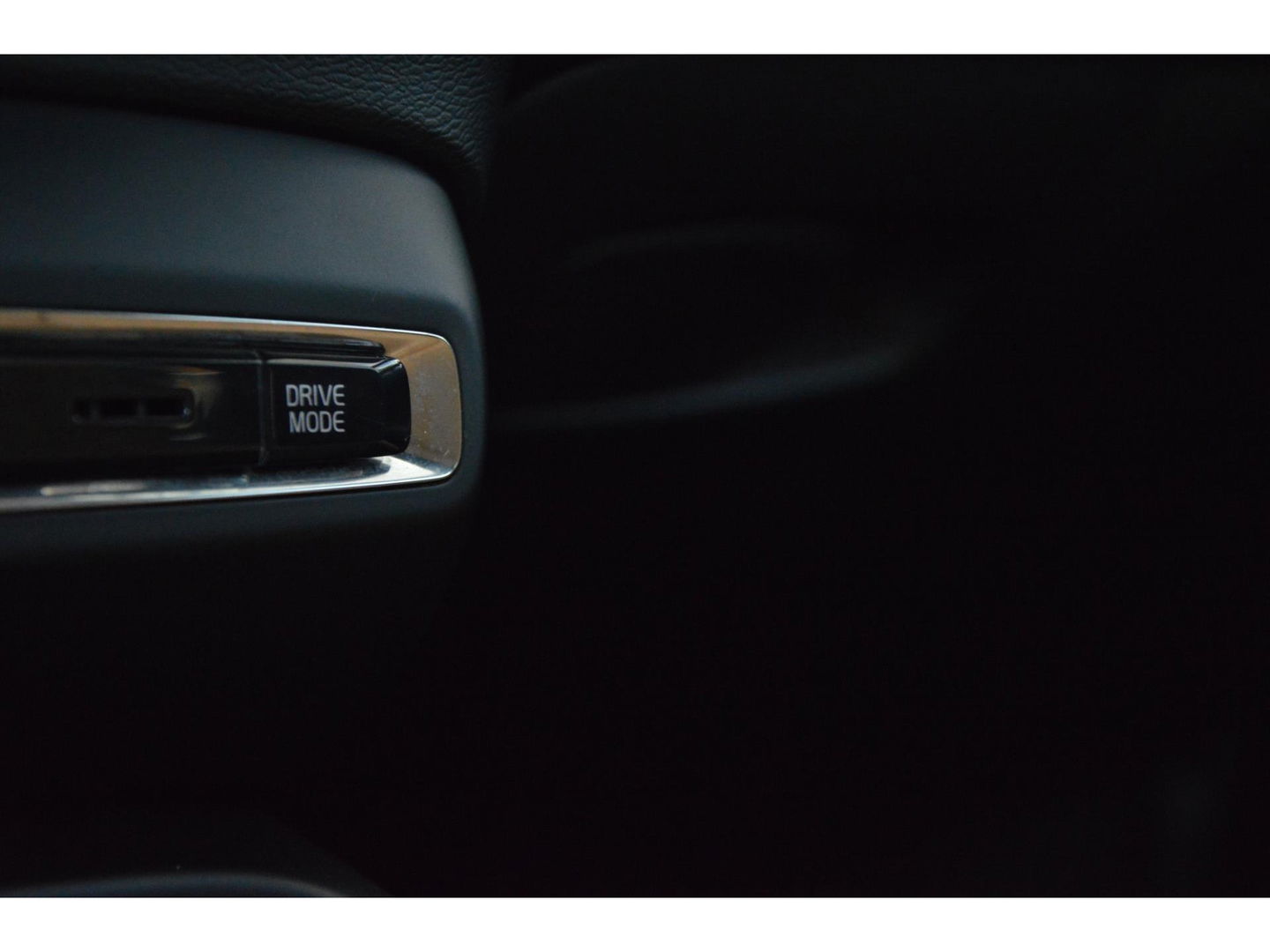 Volvo XC40 T4 Hybride Inscription | Apple CarPlay | Parkeersensoren | Cruise Control | Leer |