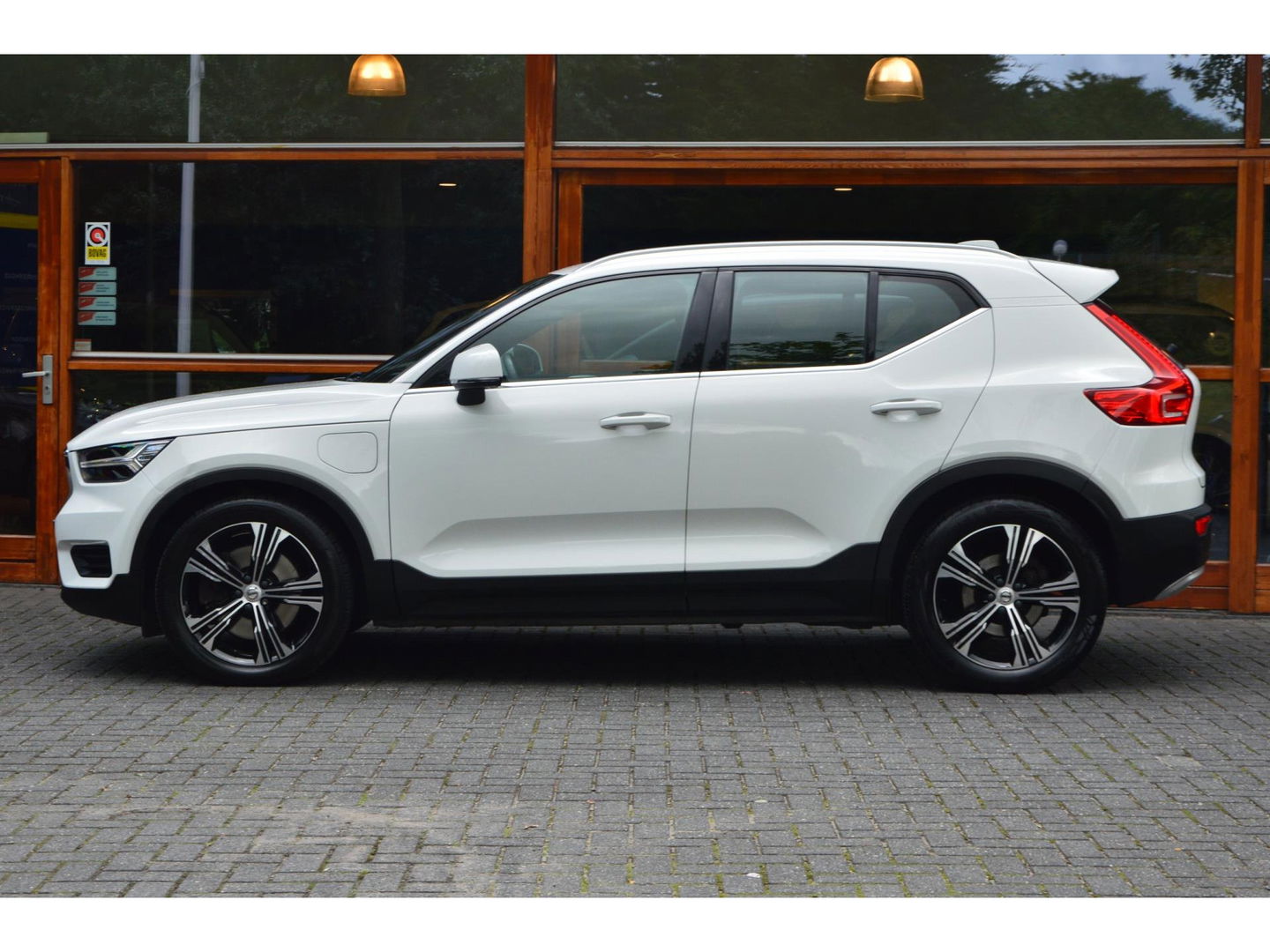 Volvo XC40 T4 Hybride Inscription | Apple CarPlay | Parkeersensoren | Cruise Control | Leer |