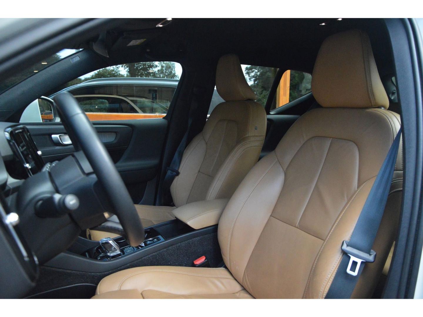 Volvo XC40 T4 Hybride Inscription | Apple CarPlay | Parkeersensoren | Cruise Control | Leer |