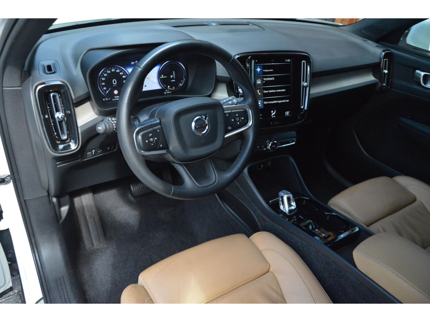 Volvo XC40 T4 Hybride Inscription | Apple CarPlay | Parkeersensoren | Cruise Control | Leer |