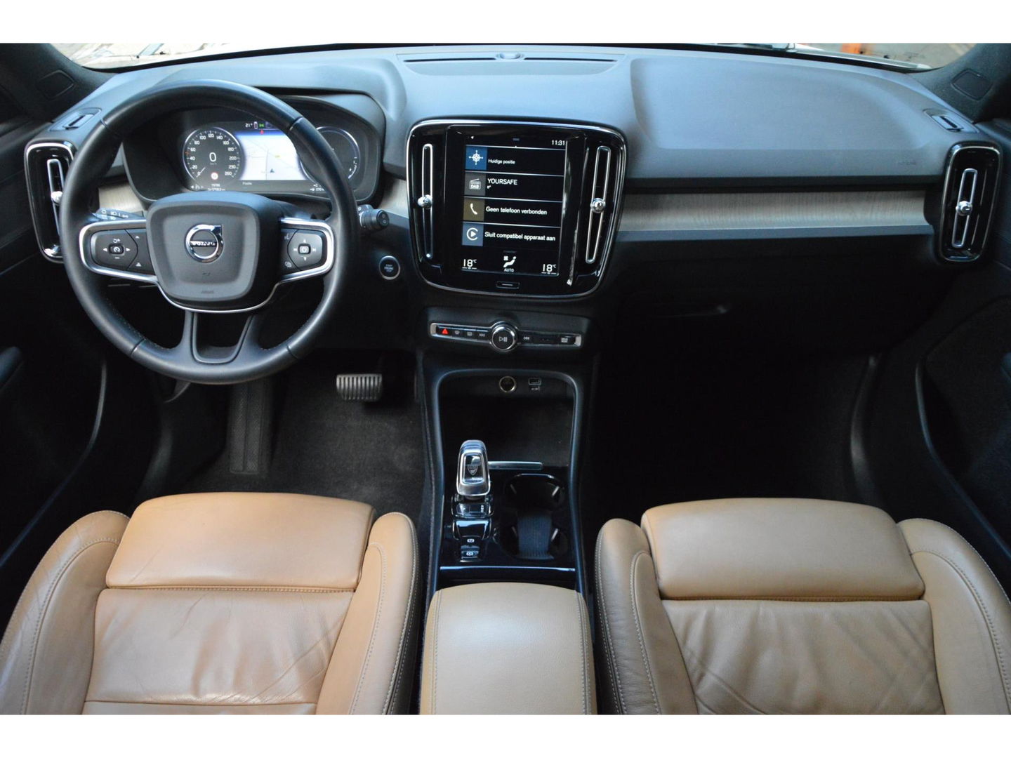 Volvo XC40 T4 Hybride Inscription | Apple CarPlay | Parkeersensoren | Cruise Control | Leer |