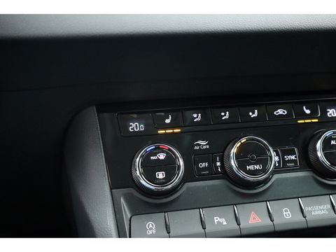 Škoda Karoq 1.5 TSI ACT Style DSG | Navi | Camera | Adapt. Cruise | Stoelverw. | Keyless | Apple CarPlay