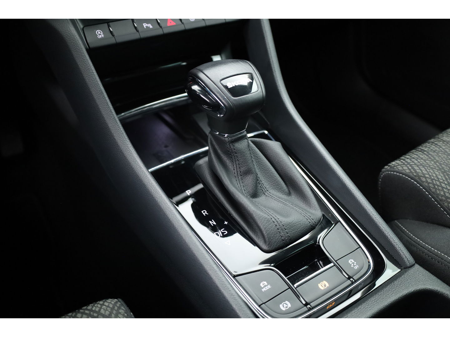 Škoda Karoq 1.5 TSI ACT Style DSG | Navi | Camera | Adapt. Cruise | Stoelverw. | Keyless | Apple CarPlay