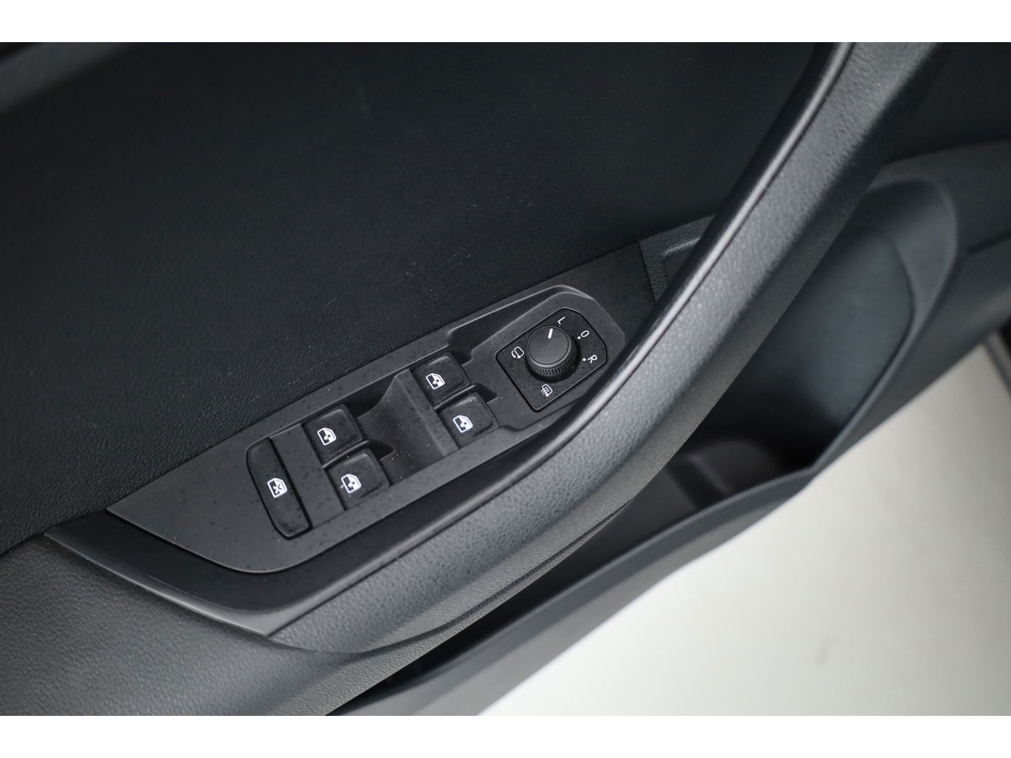 Škoda Karoq 1.5 TSI ACT Style DSG | Navi | Camera | Adapt. Cruise | Stoelverw. | Keyless | Apple CarPlay