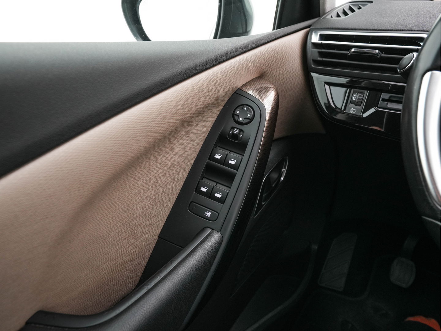 Citroën Grand C4 Picasso 2.0 BlueHDi Intensive [ 7-PERS ] *LUXURY-LEATHER| DIGI-COCKPIT | MEMORY-PACK | CAMERA | KEYLESS | HEATED-MASSAGE-COMFORT-SEATS | INFOTAINMENT-PACK | NAVI-FULLMAP | ECC | TOWBAR | 17''ALU *