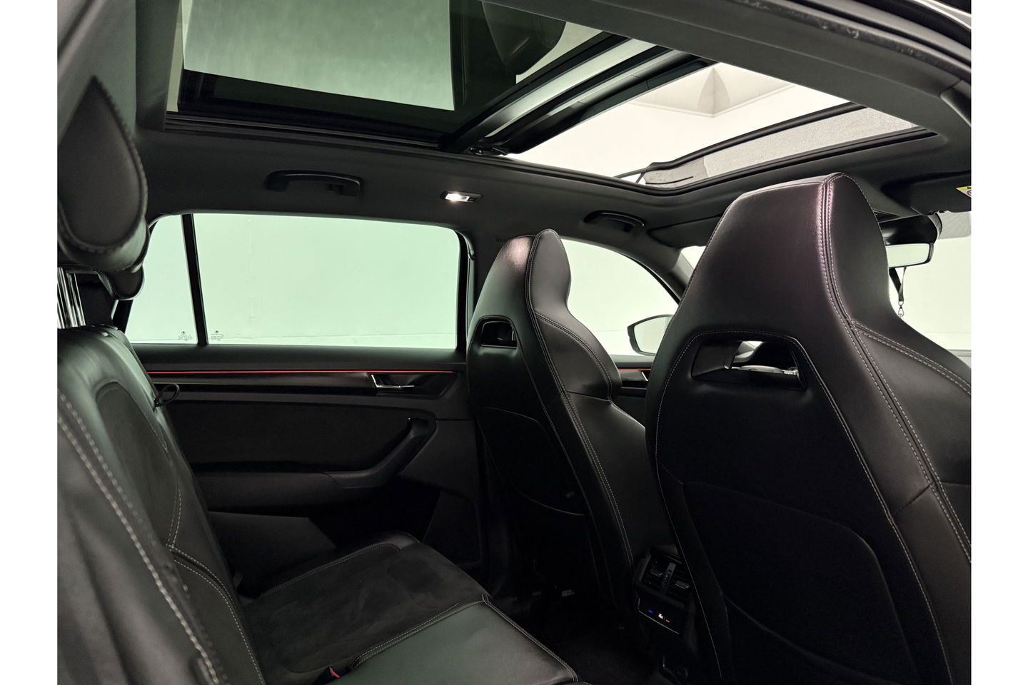 Škoda Kodiaq 1.5 TSI 150PK Sportline 7p Pano LED Sfeer Camera Virtual Carplay Memory Clima Cruise Navi PDC 19''LMV