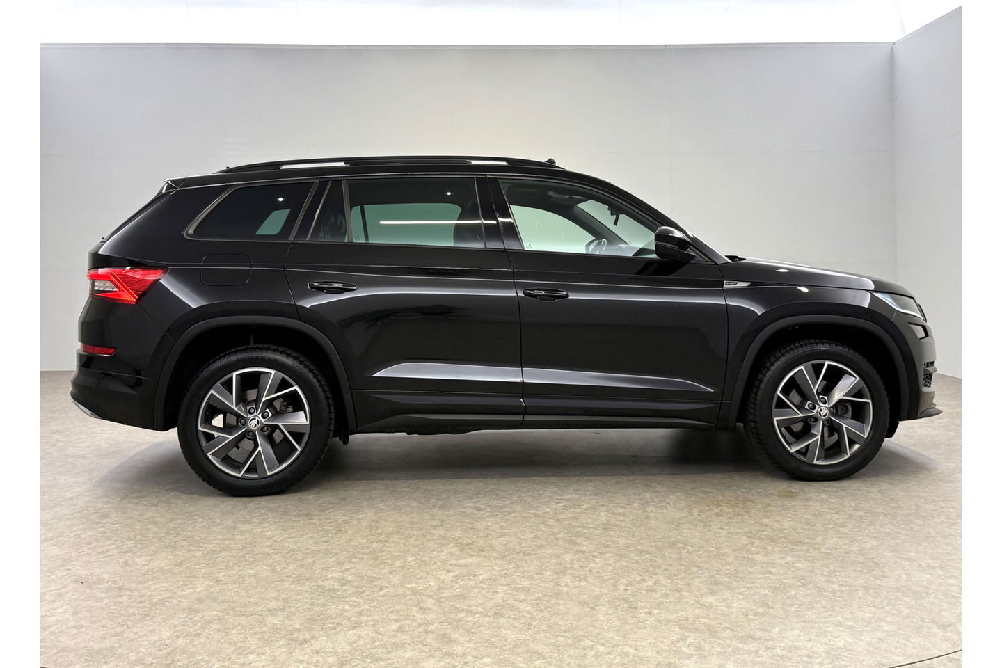 Škoda Kodiaq 1.5 TSI 150PK Sportline 7p Pano LED Sfeer Camera Virtual Carplay Memory Clima Cruise Navi PDC 19''LMV