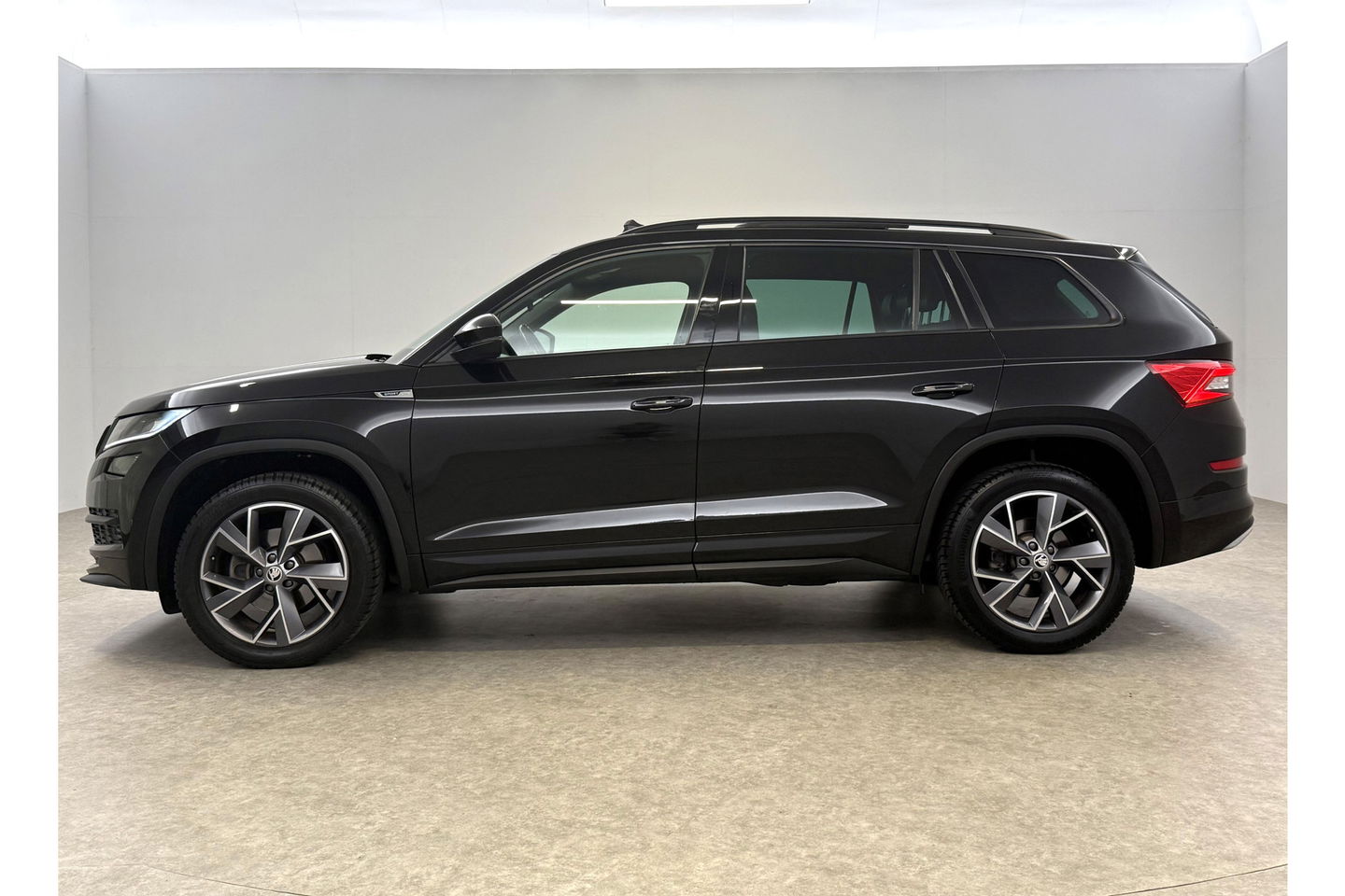Škoda Kodiaq 1.5 TSI 150PK Sportline 7p Pano LED Sfeer Camera Virtual Carplay Memory Clima Cruise Navi PDC 19''LMV