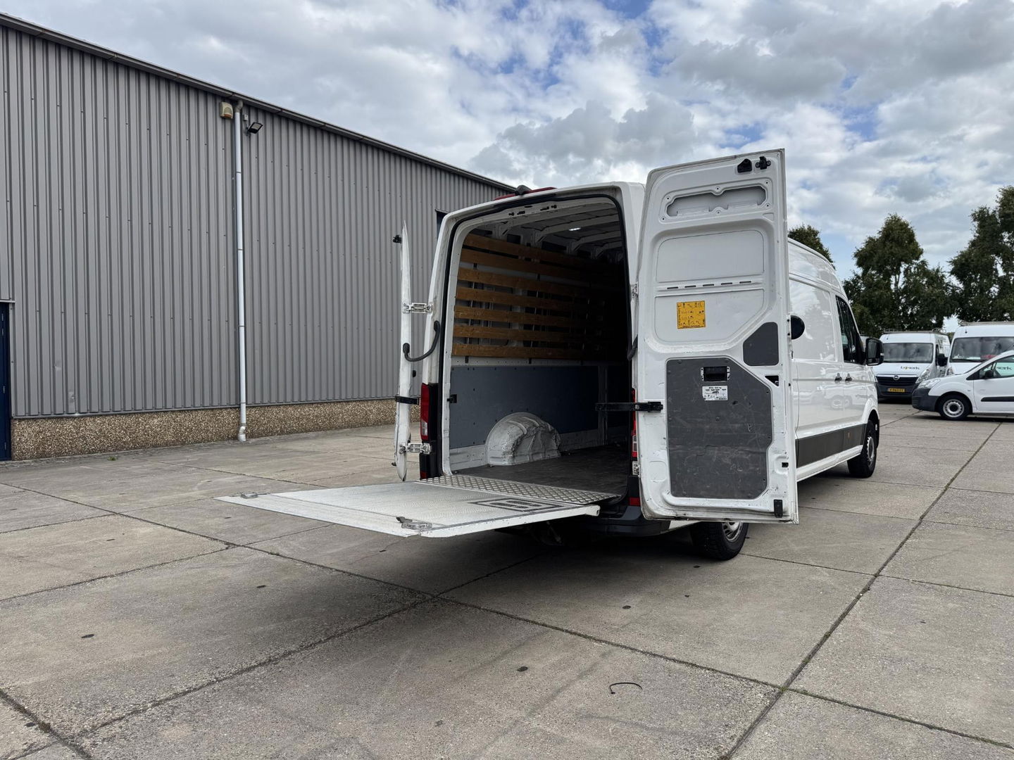 Volkswagen Crafter 35 2.0 TDI L4H3 LAADKLEP / AUTOMAAT / CAMERA / NAVI / CARPLAY