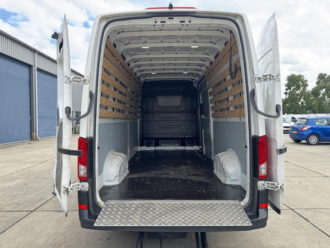 Volkswagen Crafter 35 2.0 TDI L4H3 LAADKLEP / AUTOMAAT / CAMERA / NAVI / CARPLAY