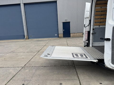 Volkswagen Crafter 35 2.0 TDI L4H3 LAADKLEP / AUTOMAAT / CAMERA / NAVI / CARPLAY