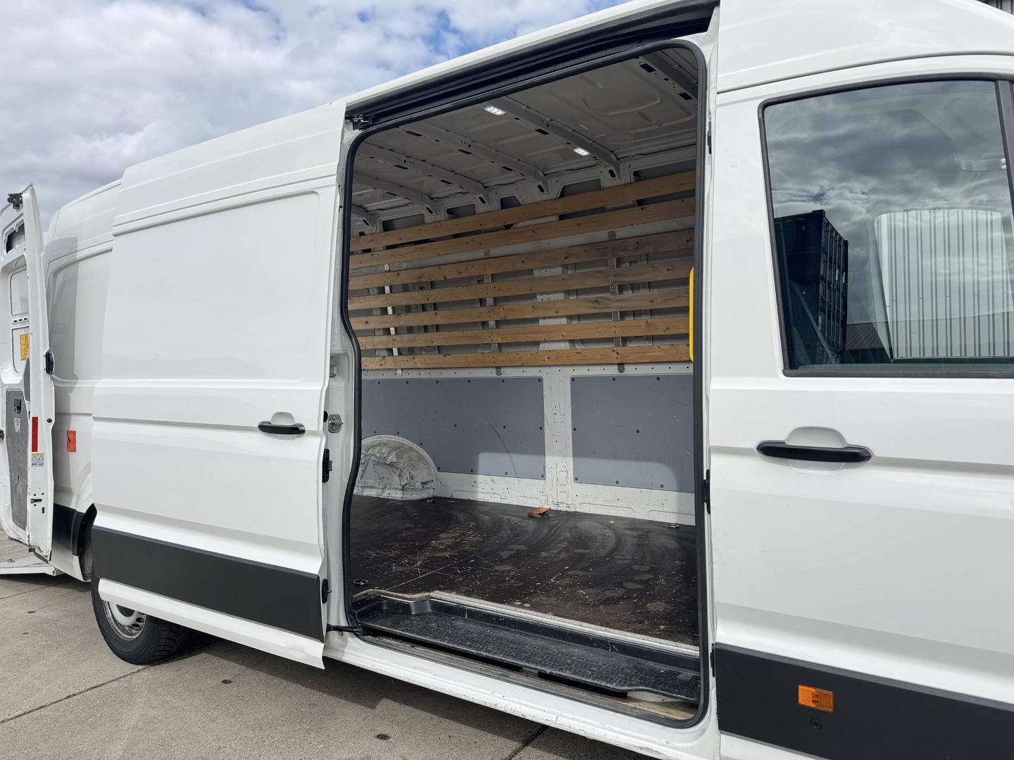 Volkswagen Crafter 35 2.0 TDI L4H3 LAADKLEP / AUTOMAAT / CAMERA / NAVI / CARPLAY