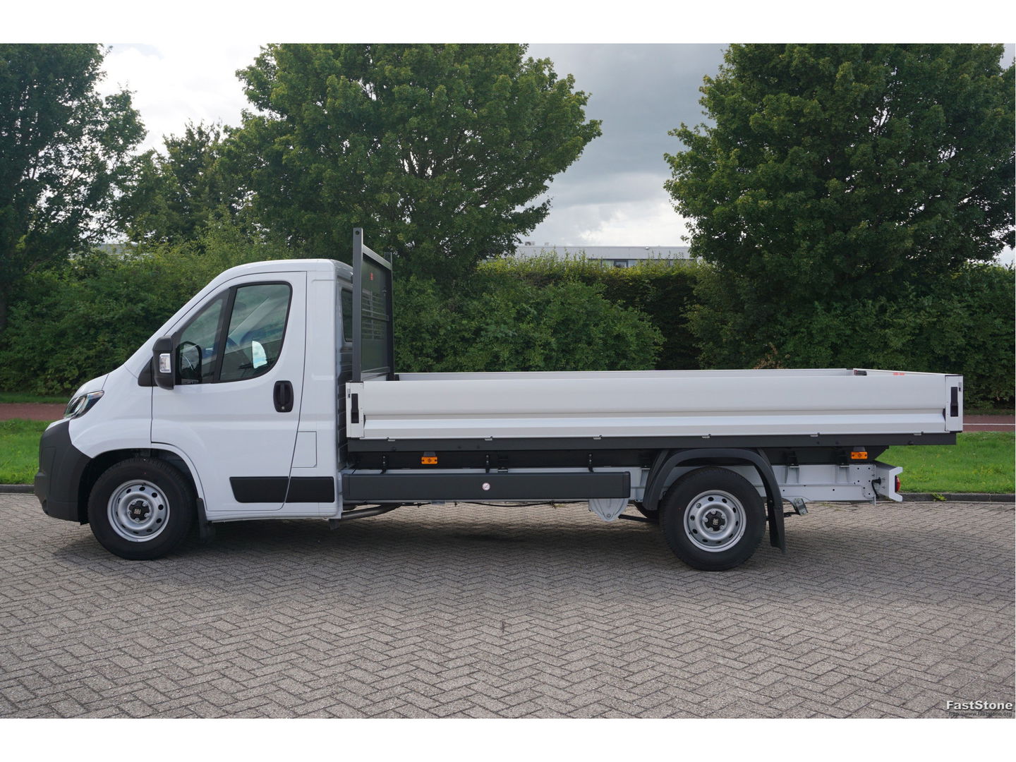 Fiat Ducato MAXI 35 180PK AUT Series 10 Open laadbak BPM VRIJ 10" Navi, Climate, LED!! NR. V01*