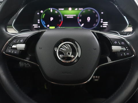 Škoda Superb 1.4 TSI iV Laurin & Klement | Panoramadak | Stoelventilatie | Leder | Camera | Trekhaak | Massage | Adaptive cruise | Virtual Cockpit | Canton Sound | Carplay | 19'' lichtmetalen velgen | PHEV