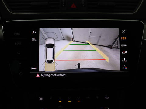 Škoda Superb 1.4 TSI iV Laurin & Klement | Panoramadak | Stoelventilatie | Leder | Camera | Trekhaak | Massage | Adaptive cruise | Virtual Cockpit | Canton Sound | Carplay | 19'' lichtmetalen velgen | PHEV