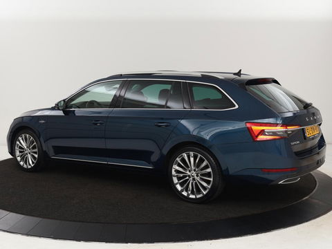 Škoda Superb 1.4 TSI iV Laurin & Klement | Panoramadak | Stoelventilatie | Leder | Camera | Trekhaak | Massage | Adaptive cruise | Virtual Cockpit | Canton Sound | Carplay | 19'' lichtmetalen velgen | PHEV