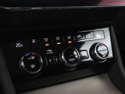 Škoda Superb 1.4 TSI iV Laurin & Klement | Panoramadak | Stoelventilatie | Leder | Camera | Trekhaak | Massage | Adaptive cruise | Virtual Cockpit | Canton Sound | Carplay | 19'' lichtmetalen velgen | PHEV