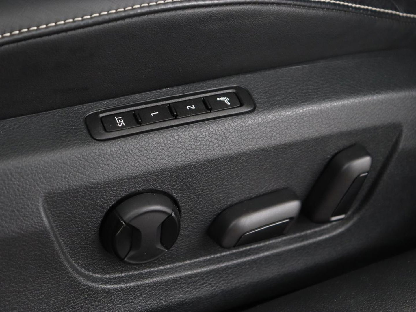 Škoda Superb 1.4 TSI iV Laurin & Klement | Panoramadak | Stoelventilatie | Leder | Camera | Trekhaak | Massage | Adaptive cruise | Virtual Cockpit | Canton Sound | Carplay | 19'' lichtmetalen velgen | PHEV
