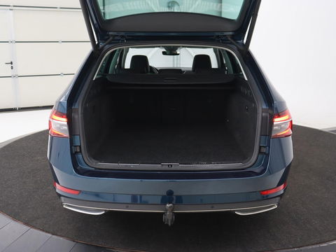 Škoda Superb 1.4 TSI iV Laurin & Klement | Panoramadak | Stoelventilatie | Leder | Camera | Trekhaak | Massage | Adaptive cruise | Virtual Cockpit | Canton Sound | Carplay | 19'' lichtmetalen velgen | PHEV