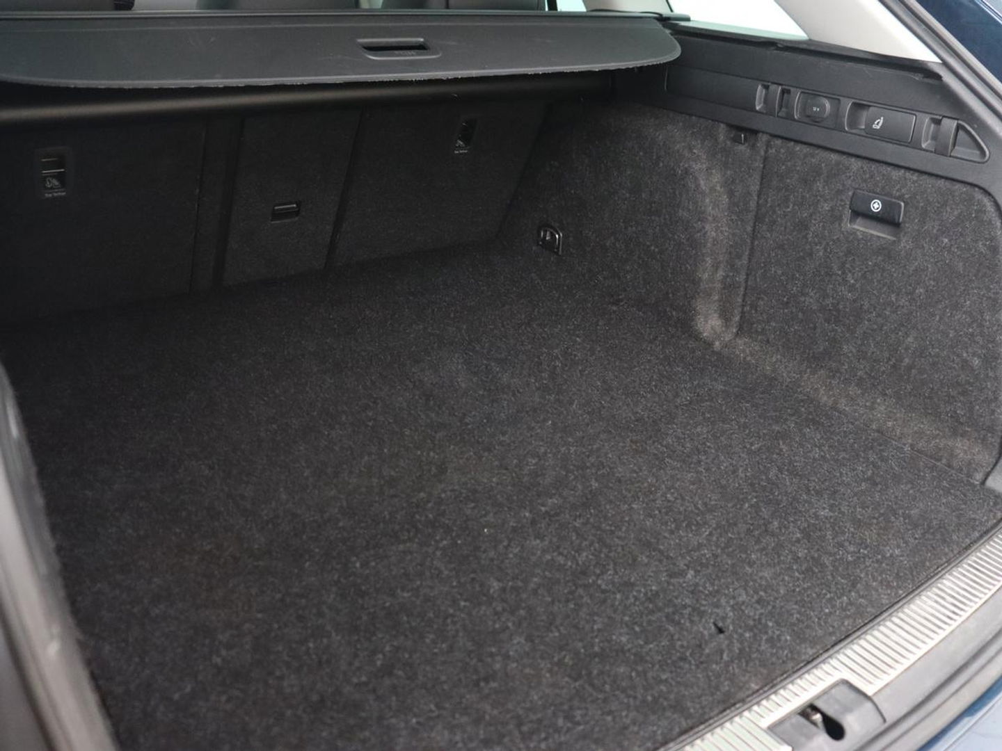 Škoda Superb 1.4 TSI iV Laurin & Klement | Panoramadak | Stoelventilatie | Leder | Camera | Trekhaak | Massage | Adaptive cruise | Virtual Cockpit | Canton Sound | Carplay | 19'' lichtmetalen velgen | PHEV