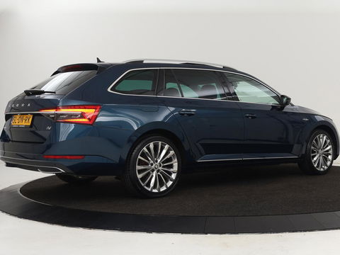 Škoda Superb 1.4 TSI iV Laurin & Klement | Panoramadak | Stoelventilatie | Leder | Camera | Trekhaak | Massage | Adaptive cruise | Virtual Cockpit | Canton Sound | Carplay | 19'' lichtmetalen velgen | PHEV