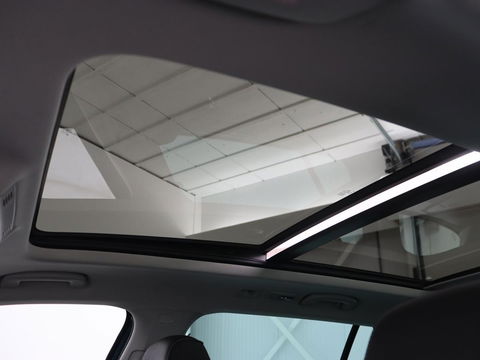 Škoda Superb 1.4 TSI iV Laurin & Klement | Panoramadak | Stoelventilatie | Leder | Camera | Trekhaak | Massage | Adaptive cruise | Virtual Cockpit | Canton Sound | Carplay | 19'' lichtmetalen velgen | PHEV