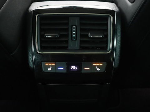 Škoda Superb 1.4 TSI iV Laurin & Klement | Panoramadak | Stoelventilatie | Leder | Camera | Trekhaak | Massage | Adaptive cruise | Virtual Cockpit | Canton Sound | Carplay | 19'' lichtmetalen velgen | PHEV
