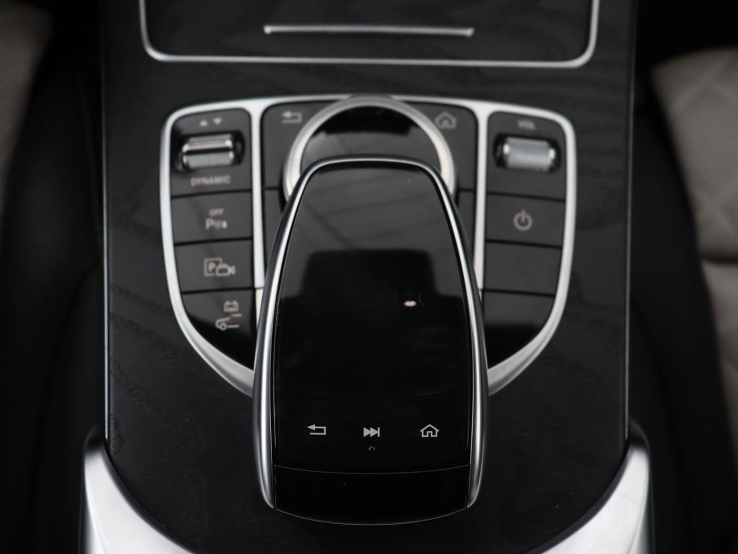 Mercedes-Benz C-Klasse 300e Avantgarde | Panoramadak | Leder Exclusief | Burmester Surround | Stoelverwarming | Camera | Carplay | Dodehoek detectie | Navigatie | Full LED